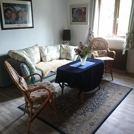 Gemuetliche Ferienwohnung Auf Dem Land Mit Eigenem Garten Apartman